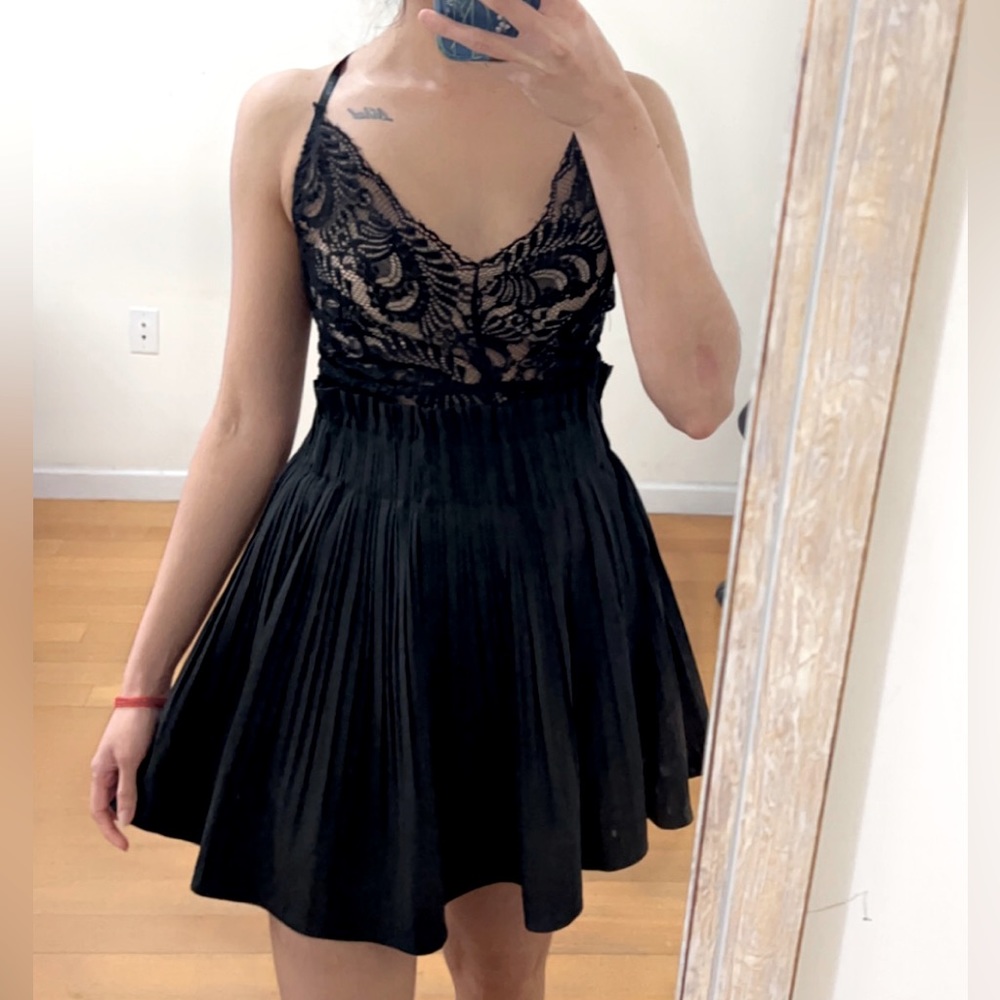 Zara pleated mini skirt S